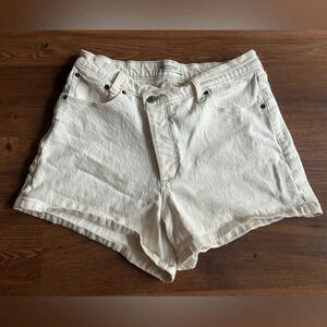 The 90s Relaxed Cut Off Short Criss Cross for Summer